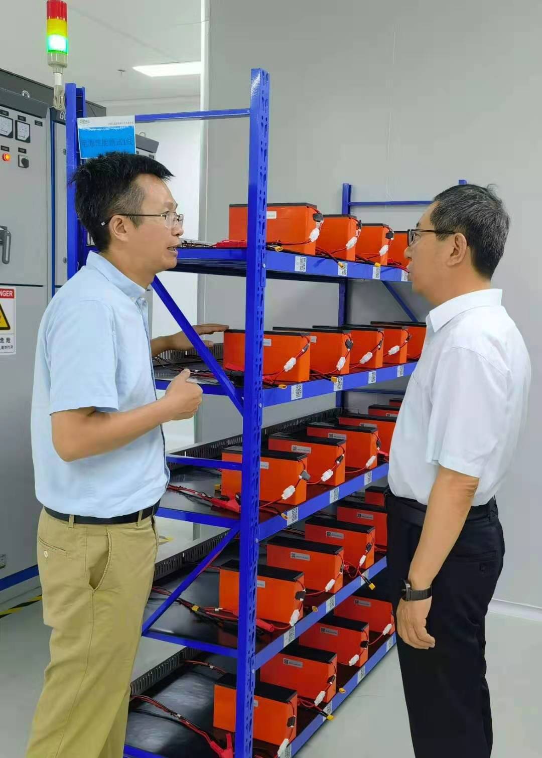 安陽市政府副秘書長、辦公室主任史景山見證克能鋰電批量發(fā)貨（2021年6月3日）
