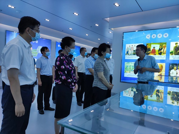 河南省人大常委會(huì)黨組書記、副主任趙素萍一行到克能新能源調(diào)研（2021年7月6日）